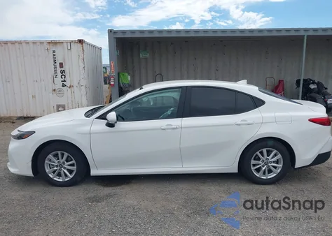 2025 Toyota Camry Le z USA, uszkodzony, nr VIN 4T1DAACK2SU568579